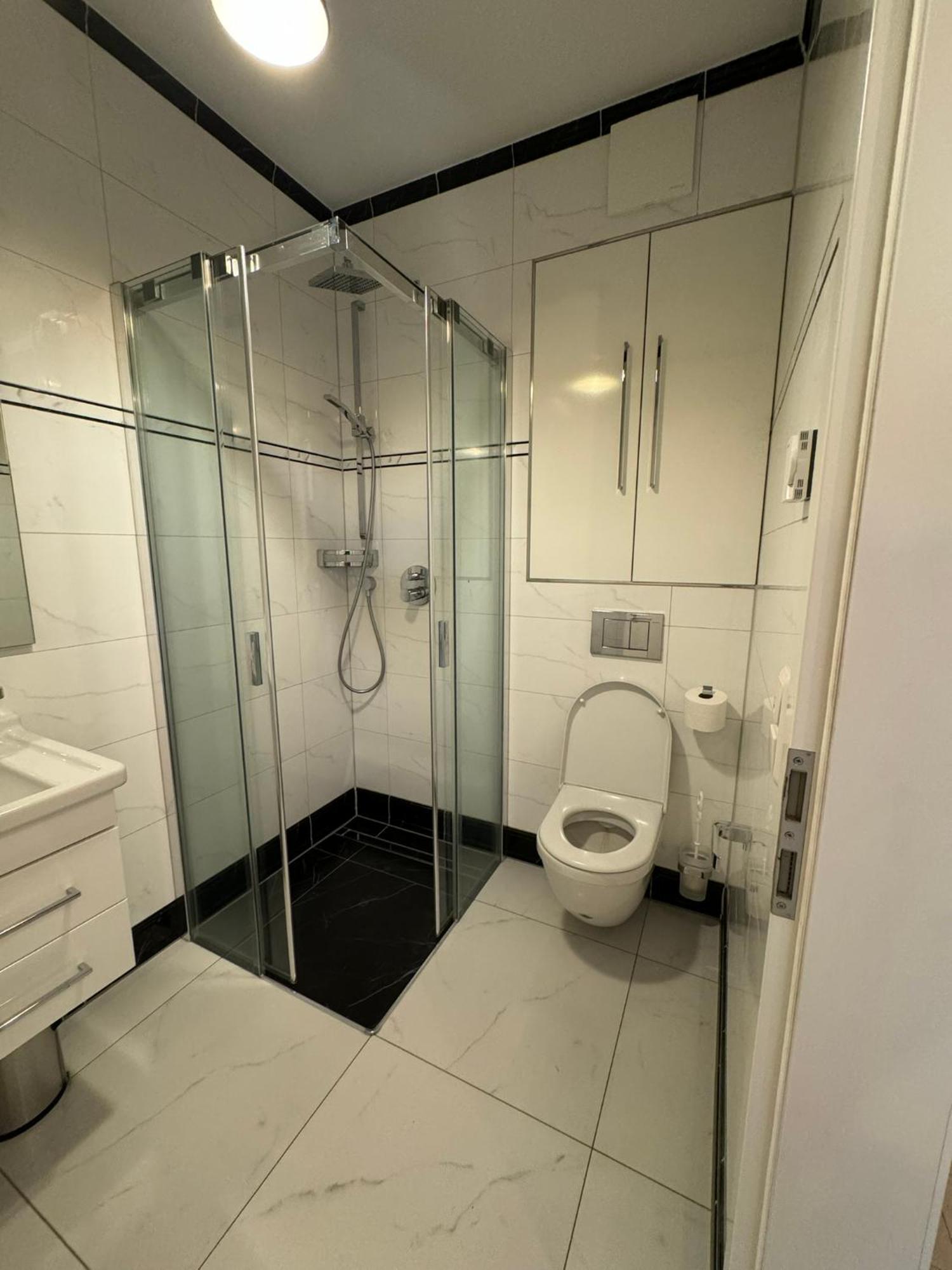 Hospedagem domiciliar Luxus In Mitte Mit Laptop, Grossem Tv, Neuem Bett Und Privatem Badezimmer Berlim