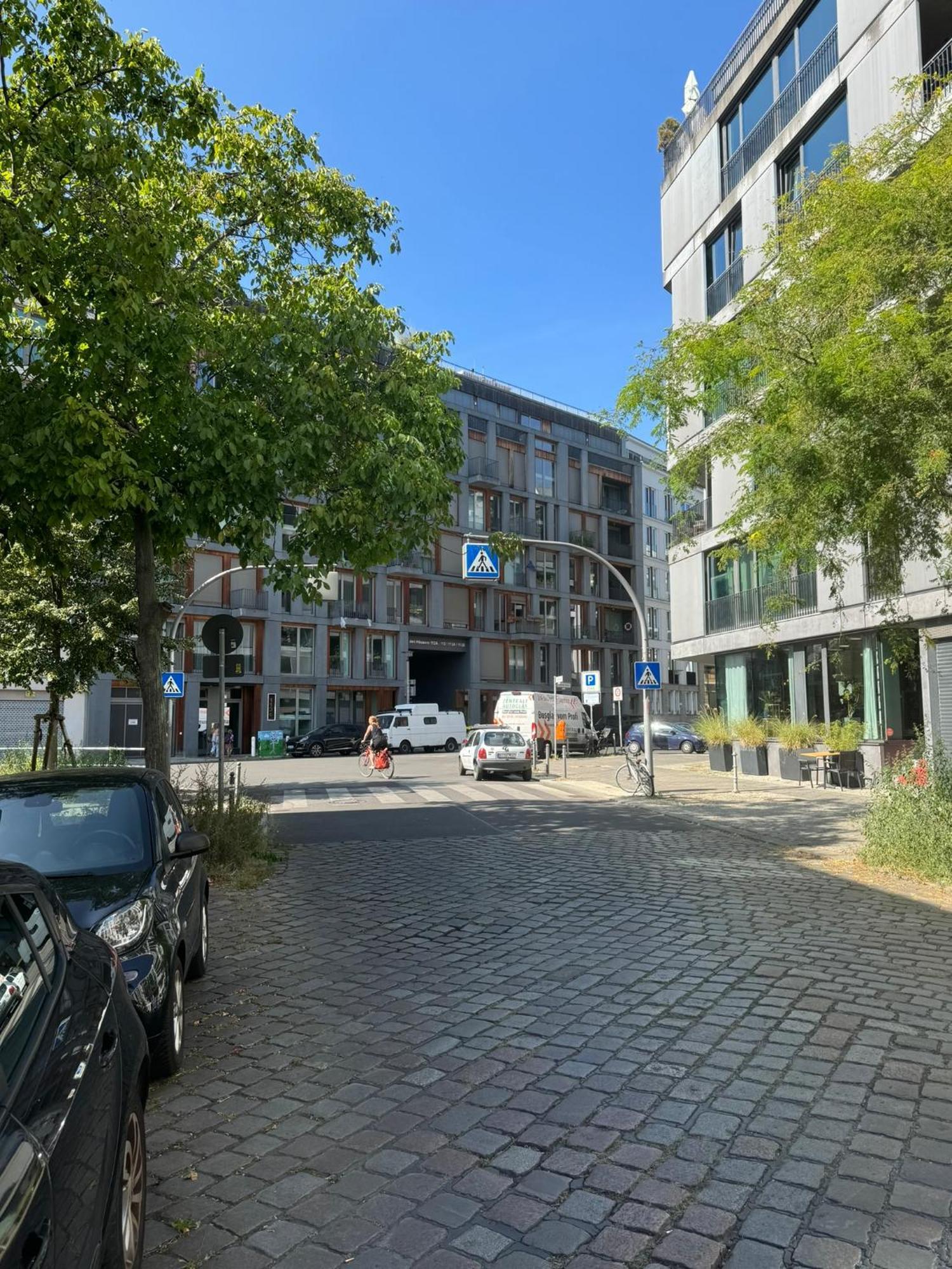 Luxus In Mitte Mit Laptop, Grossem Tv, Neuem Bett Und Privatem Badezimmer Hospedagem domiciliar Berlim