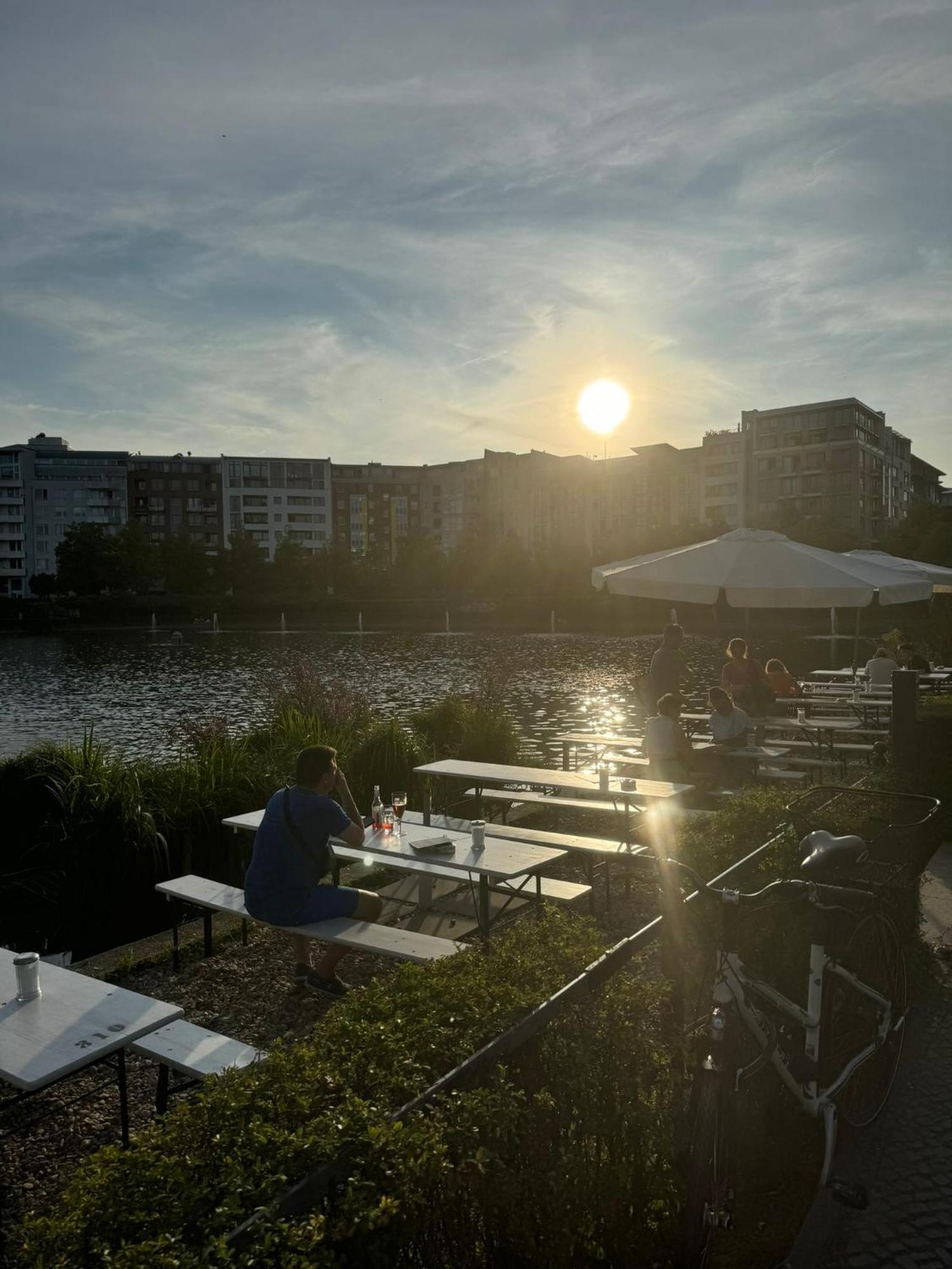 Luxus In Mitte Mit Laptop, Grossem Tv, Neuem Bett Und Privatem Badezimmer Hospedagem domiciliar